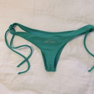 Bikini bottom (thong cut)